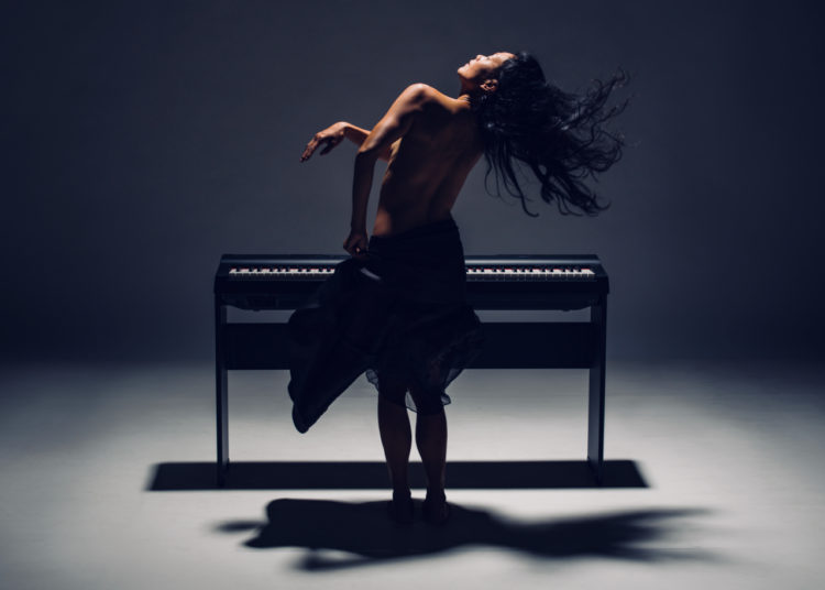 Ziyian Kwan/Dumb Instrument Dance